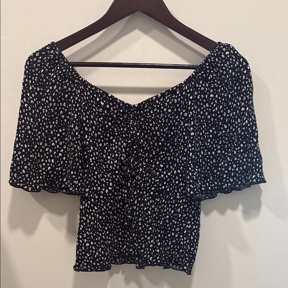 URBAN Romantics Black and White Puff Sleeve Crop Blouse